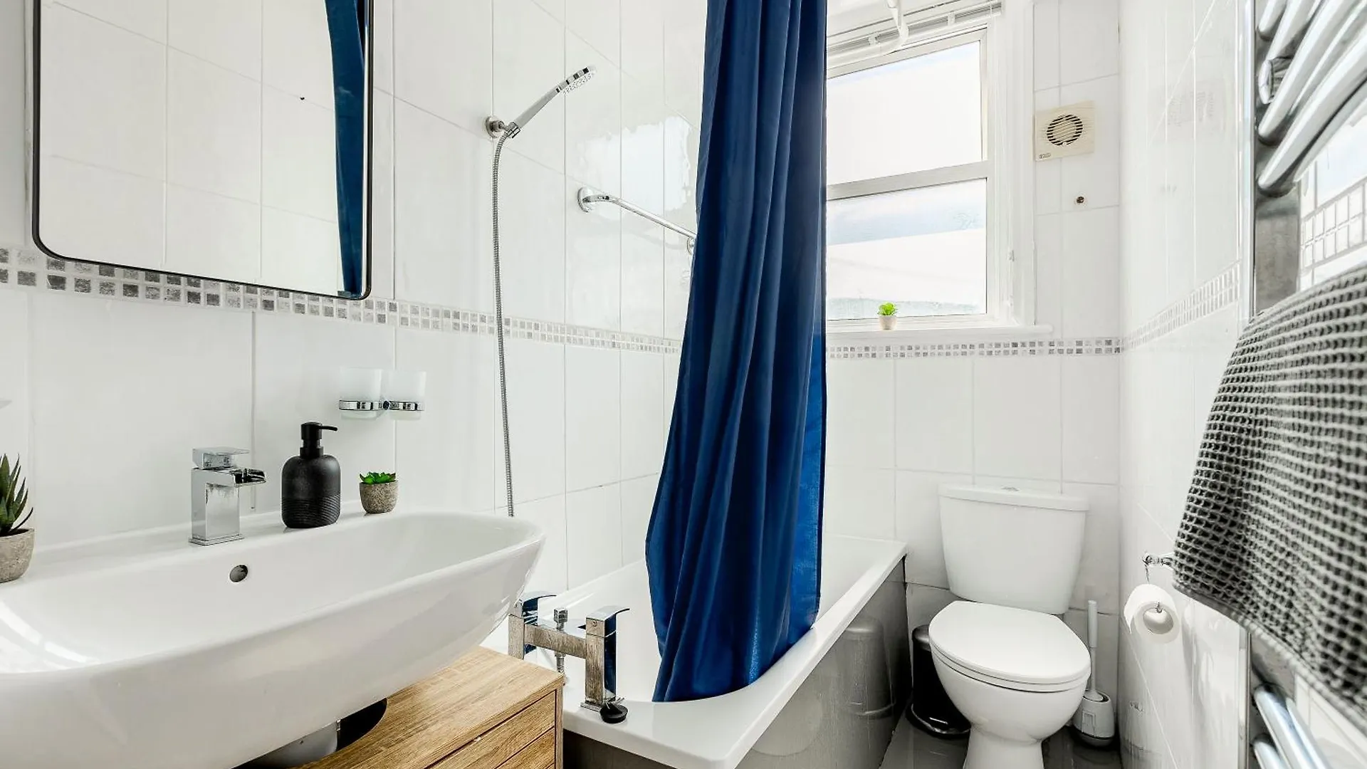 Bright 2Br Flat, Forest Gate, East London