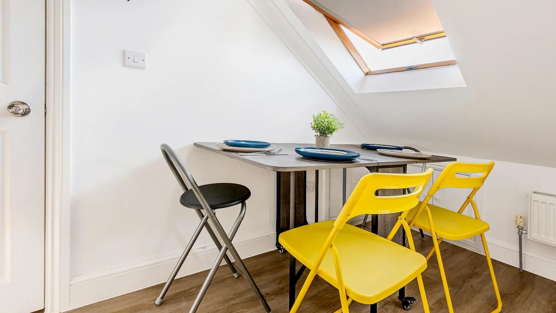 Bright 2Br Flat, Forest Gate, East London 0*,